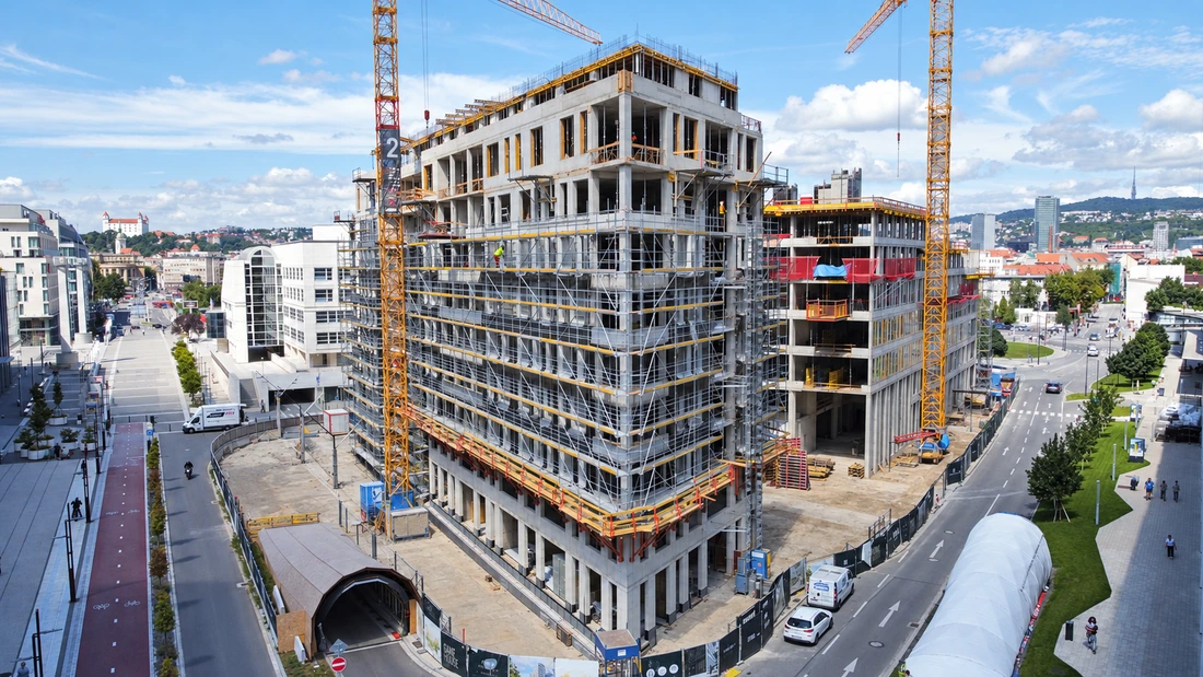 Vežová časť Ganz House s panorámou Bratislavy