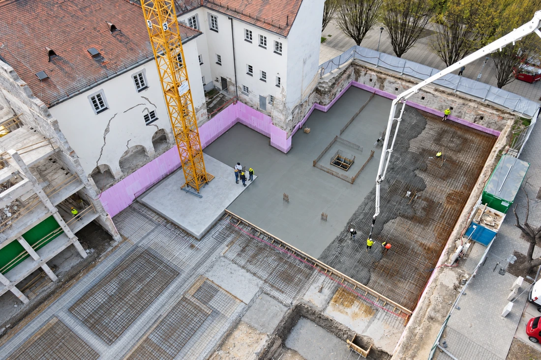 Park Šamorín – betonáž základovej dosky pri susednej budove