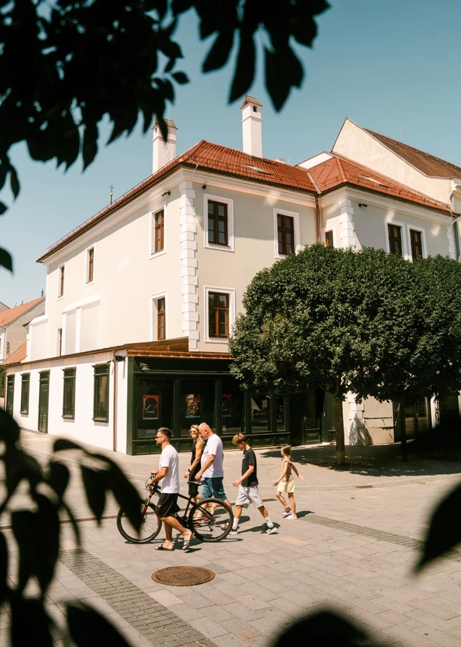 Stará pracháreň Trnava – nárožie obnovenej budovy pri pešej zóne