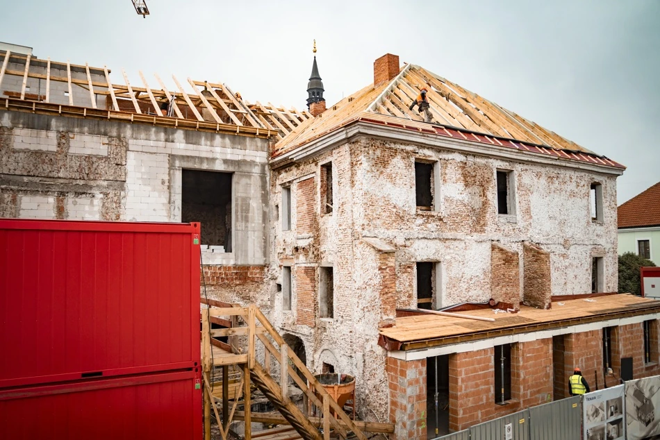Stará pracháreň Trnava – obnova strešnej konštrukcie nad pôvodným murivom